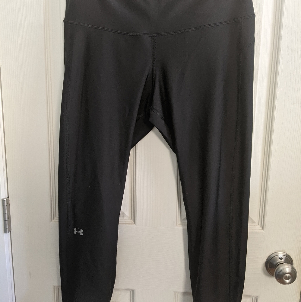 Under Armour compression crop leggings